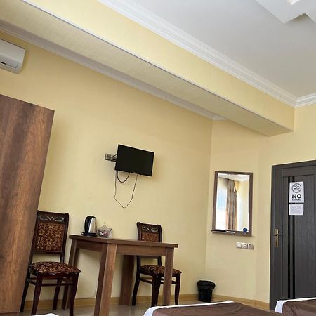 Rahat Hotel กันจา ภายนอก รูปภาพ