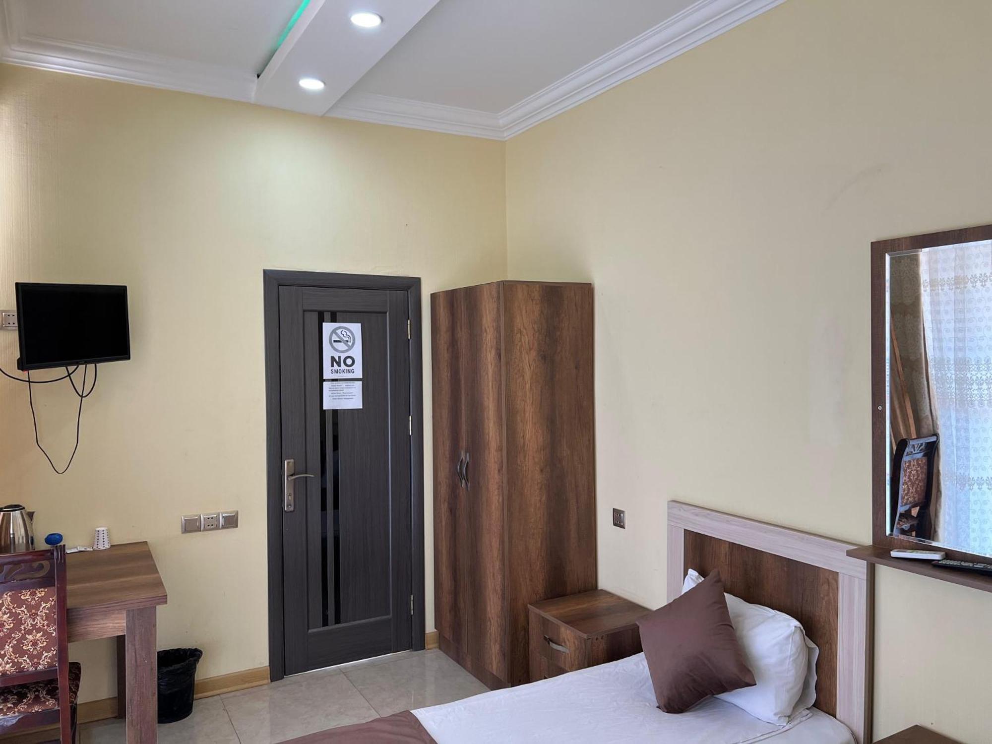 Rahat Hotel กันจา ภายนอก รูปภาพ