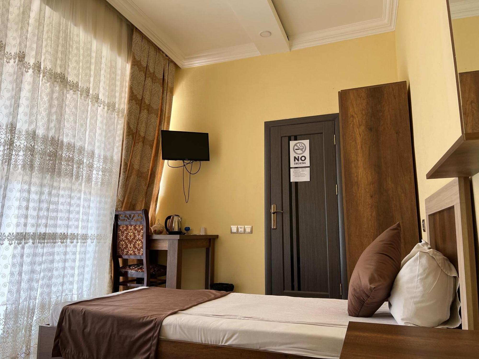 Rahat Hotel กันจา ภายนอก รูปภาพ