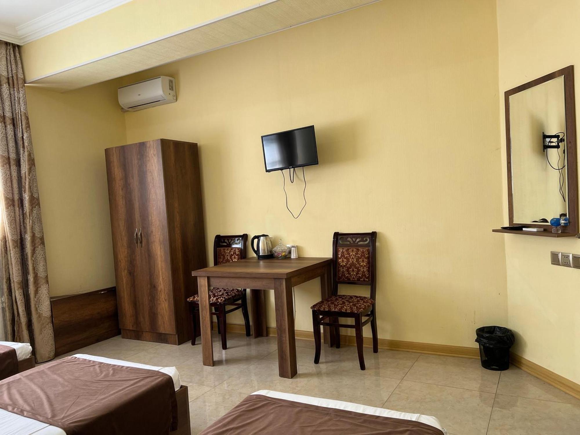 Rahat Hotel กันจา ภายนอก รูปภาพ