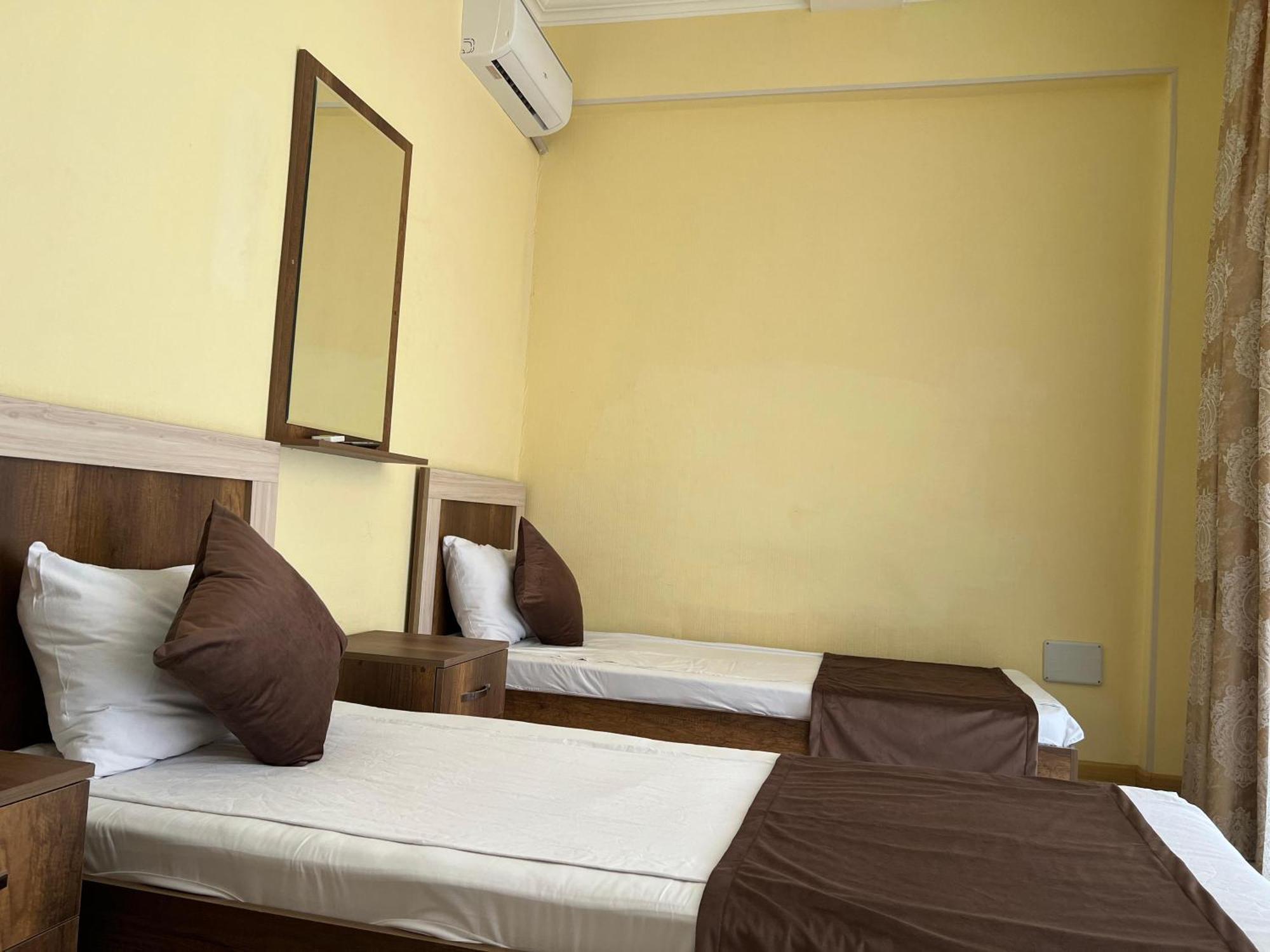 Rahat Hotel กันจา ภายนอก รูปภาพ