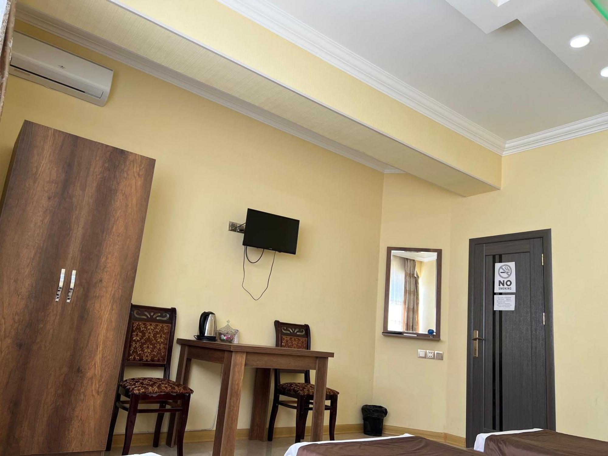 Rahat Hotel กันจา ภายนอก รูปภาพ